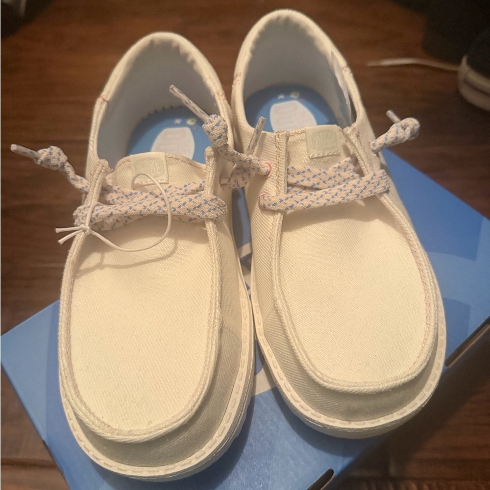 NWT Kids Hey Dudes Casual Lace-Up Shoe​​ - Picture 2 of 7